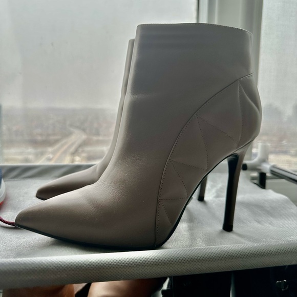 Free 📦 Rudsak leather heeled booties - Picture 6 of 7